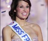 Laury Thilleman, Miss France 2011, a finalement pu assister aux funérailles de sa grand-mère