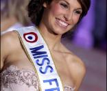 Laury Thilleman, Miss France 2011, a finalement pu assister aux funérailles de sa grand-mère