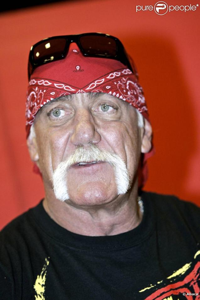 Hulk Hogan a été opéré du dos, mardi 21 décembre 2010, dans un hôpital de Floride. Il se remet peu à peu de cette lourde intervention.