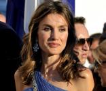 Véritable princesse des temps modernes, Letizia sait aussi se parer des plus belles toillettes pour briller. 