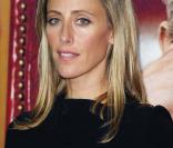 Kim Raver alias Chloé. Notre délirante journaliste télé vous souhaite une belle année placée sous le signe de la vanne facile et bien sûr, de la télévision ! 