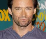 Hugh Jackman alias Mathieu. Notre grand brun aux yeux verts et au sourire de tombeur vous envoie plein d'ondes positives pour que l'année soit encore plus belle et placée sous le signe du ciné, sa spécialité !