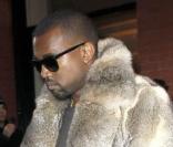 Kanye West sort de son hôtel à New York City, le 3 janvier 2011.