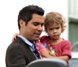 Anniversaire de Harlow Madden-Richie le 8 janvier 2011 à Beverly Hills : Cash Warren, mari de Jessica Alba, et sa fille Honor 