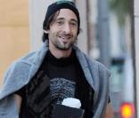 Adrien Brody fait du shopping à Los Angeles, le 12 janvier 2011.