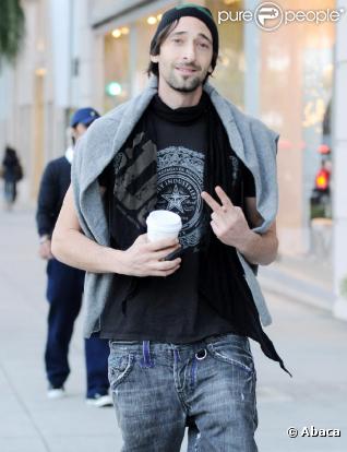 Adrien Brody fait du shopping à Los Angeles, le 12 janvier 2011.