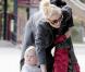 Gwen Stefani fait de la balançoire et passe l'après-midi avec le cadet de ses fils, Zuma, deux ans et demi, samedi 8 janvier à Los Angeles.