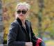 Gwen Stefani fait de la balançoire et passe l'après-midi avec le cadet de ses fils, Zuma, deux ans et demi, samedi 8 janvier à Los Angeles.