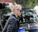 Gwen Stefani fait de la balançoire et passe l'après-midi avec le cadet de ses fils, Zuma, deux ans et demi, samedi 8 janvier à Los Angeles.