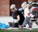 Gwen Stefani fait de la balançoire et passe l'après-midi avec le cadet de ses fils, Zuma, deux ans et demi, samedi 8 janvier à Los Angeles.