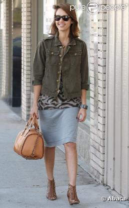 Jessica Alba dans les rues de Los Angeles le 18 janvier 2011