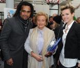 Bernadette Chirac à la têe de l'opération Pièces Jaunes, avec les deux parrains, Christian Karembeu et Lorie 