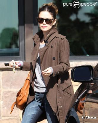 Rachel Bilson fait ses courses à Los Angeles, le 31 janvier 2011.