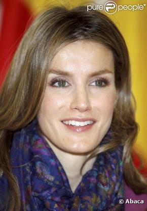 Letizia d'Espagne visite le lycée professionel Raul Vasquez à Madrid, le 2 février 2011.