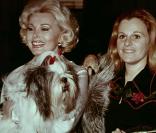 Zsa Zsa Gabor et sa fille Constance Francesca Hilton dans les années 70