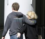Jessica Simpson sort dans un restaurant de Westwood avec Eric Johnson, son fiancé, vendredi 4 février.