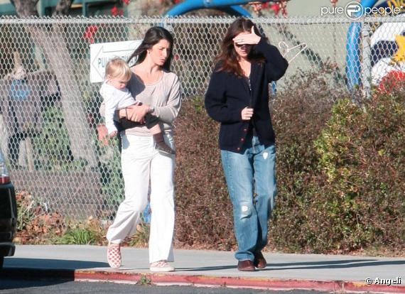 Julia Roberts va chercher son fils Henry Daniel à l'école, le 28 janvier 2011, à Los Angeles