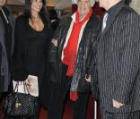 Jean-Paul Belmondo et sa compagne Barbara Gandolfi à la générale de la pièce Une Journée Ordinaire au Théâtre des Bouffes Parisiens, le 7 février 2011