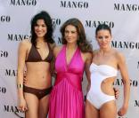 Elizabeth Hurley présente les maillots de bains Mango