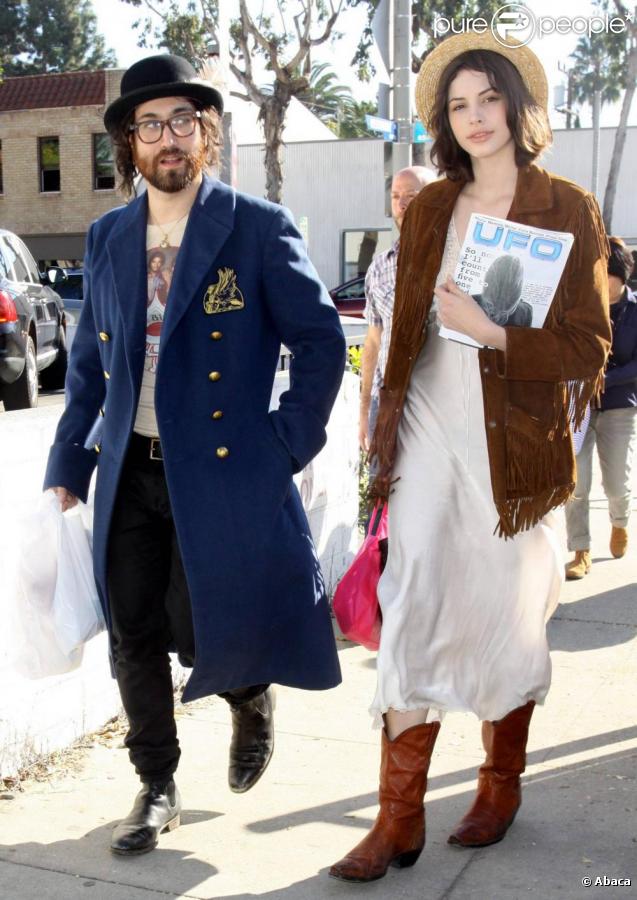 Sean Lennon et Charlotte Kemp Mulh cultivent leur look vintage en duo