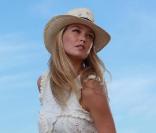 Bar Refaeli, égérié de la campagne printemps-été 2011 de Bel Air.