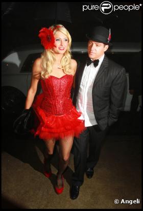 Paris Hilton, entourée de son petit ami Cy Waits, participe à une soirée prostituées et proxénètes pour son 30e anniversaire, mardi 15 février, à Los Angeles.