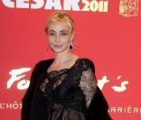 Emmanuelle Béart portait une robe Elie Saab lors de la cérémonie des César le 25 février 2011.