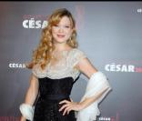 Léa Seydoux portait une robe bustier à sequins Elie Saab lors de la cérémonie des César le 25 février 2011. 