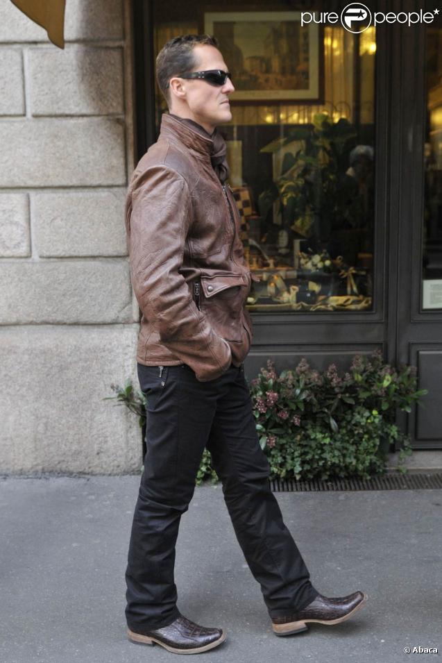 Michael Schumacher dans les rues de Milan le 25 février 2011