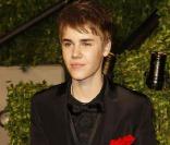 Justin Bieber officialise son amour à la soirée Vanity Fair des Oscars, le 27 février 2011, à Los Angeles