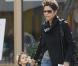 Nahla et sa maman Halle Berry lors d'une virée shopping au supermarché le 28 février 2011