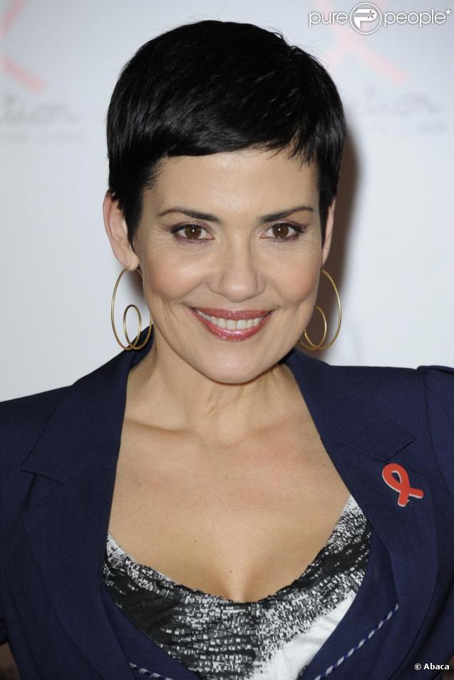 Cristina Cordula lors du photocall pour la soirée du Sidaction 2011 au Musée du quai Branly à Paris le 9 mars 2011
