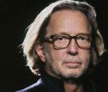 Comme en 1999 et 2004, Eric Clapton s'est délesté de plusieurs dizaines de guitares, le 9 mars 2011, au profit du centre de désintoxication Crossroads.