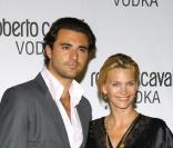 Natasha Henstridge et Darius Campbell posent lors d'une soirée à Los Angeles en mai 2006 
