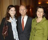 Bertrand de Saint-Vincent, sa femme Anne-Françoise et leur fille Jehanne à la séance de dédicaces organisée pour la sortie du livre Tout Paris, de Bertrand de Saint-Vincent. 16/03/2011