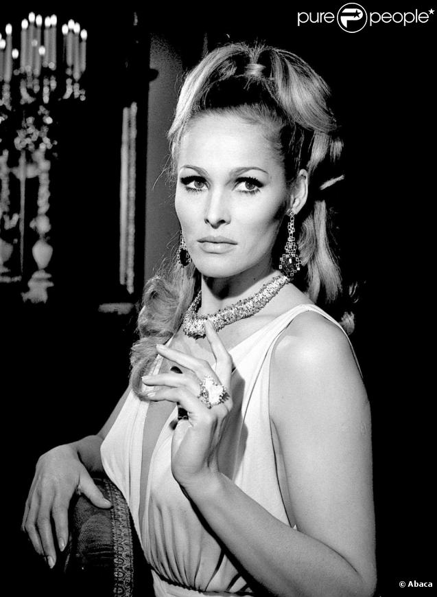 Ursula Andress, une beauté magnétique qui fascine le monde depuis les années 60 