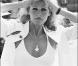 Ursula Andress lors d'un voyage à Paris en 1979 