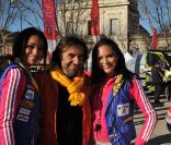 Cindy Fabre, André Manoukian et Valérie Bègue au coup d'envoi du Rallye des Gazelles 2011, le 19 mars 2011, à Sète.