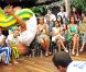 Michelle Obama à Brasilia entourée de sa famille assiste à un spectacle de Capoeira, le 19 mars 2011