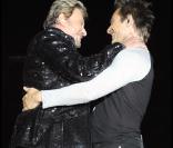 David et Johnny Hallyday sur scène en 2009.