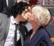 Helen Mirren embrasse Russell Brand sur la bouche dans la Cité des Anges !