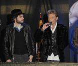 Johnny Hallyday et Matthieu Chedid au Virgin Mégastore pour le lancement de l'album Jamais Seul