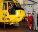 Le 1er avril 2011, le prince William recevait sa grand-mère la reine Elizabeth II et son époux le prince Philip sur la base de la RAF Valley, à Anglesey, pour leur faire découvrir son travail de pilote de sauvetage.