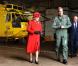 Le 1er avril 2011, le prince William recevait sa grand-mère la reine Elizabeth II et son époux le prince Philip sur la base de la RAF Valley, à Anglesey, pour leur faire découvrir son travail de pilote de sauvetage.