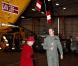 Le 1er avril 2011, le prince William recevait sa grand-mère la reine  Elizabeth II, avec le prince consort Philip, sur la base d'Anglesey, pour leur faire découvrir son travail de pilote de  sauvetage. Mamy Liz, coquette, était très fière ! 