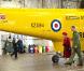Le 1er avril 2011, le prince William recevait sa grand-mère la reine  Elizabeth II, avec le prince consort Philip, sur la base d'Anglesey, pour leur faire découvrir son travail de pilote de  sauvetage. Mamy Liz, coquette, était très fière ! 