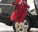Le 1er avril 2011, le prince William recevait sa grand-mère la reine  Elizabeth II, avec le prince consort Philip, sur la base d'Anglesey, pour leur faire découvrir son travail de pilote de  sauvetage. Mamy Liz, coquette, était très fière ! 