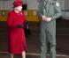Le 1er avril 2011, le prince William recevait sa grand-mère la reine  Elizabeth II, avec le prince consort Philip, sur la base d'Anglesey, pour leur faire découvrir son travail de pilote de  sauvetage. Mamy Liz, coquette, était très fière ! 