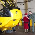 Le prince William roule des mécaniques devant la reine Elizabeth, très fière !