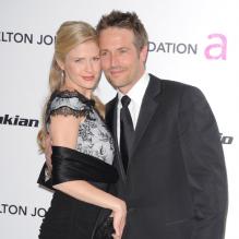 Michael Vartan et sa fiancée Lauren Skaar posent lors d'une soirée à Los Angeles en février 2011<br />